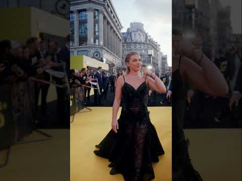 Florence Pugh blows a kiss at the European Premiere in London!