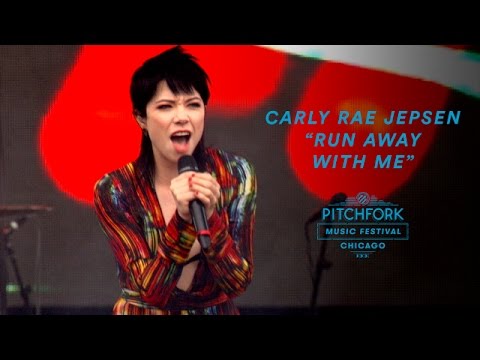 Carly Rae Jepsen performs "Run Away With Me" | Pitchfork Music Festival 2016