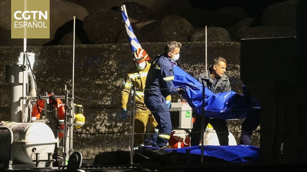 Mueren al menos 18 personas en hundimiento de un barco de migrantes frente a la costa sur de Grecia