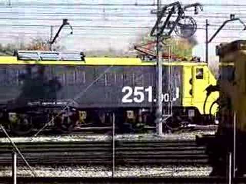 Renfe 251 (Japan EF66 Style) Japan's Mitsubishi Loco in Spain Renfe Railway #Renfe