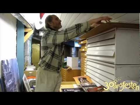 Inför 30-ÅRSFESTEN med Galenskaparna och After Shave. Del 9: Affischerna på teatervinden