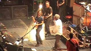 Pearl Jam and Robert Pollard - Baba O&#39;Riley (live)