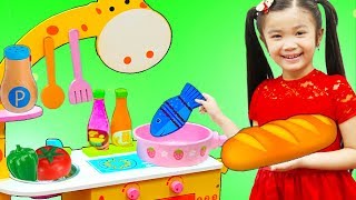 Hana Pretend Play w Cute Animal Kitchen Cooking To