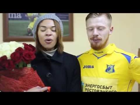 Russian Footballer Proposes to Girlfriend on Pitch