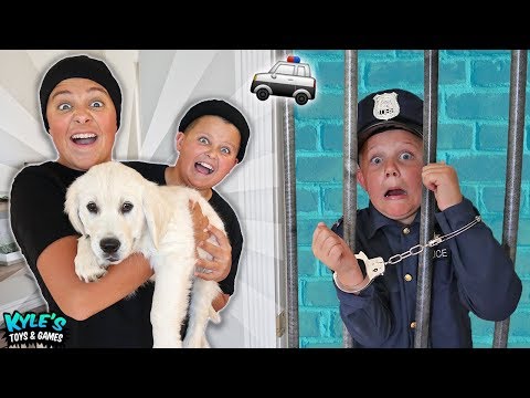 🚓 KID COP VS ROBBERS STEAL A PUPPY! Pretend Play Cops and Robbers Game for Kids!