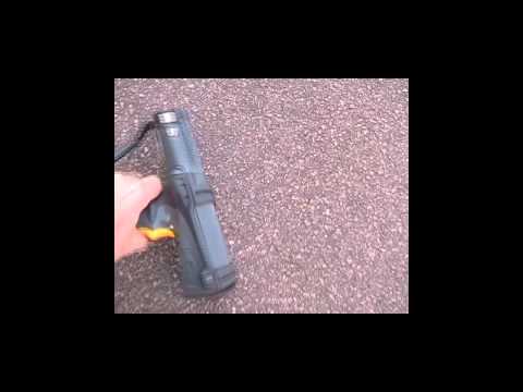 immagine di anteprima del video: Motorola MC9090 G drop test video 25ft sul cemento