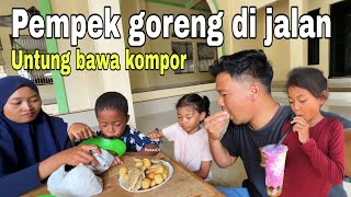 Download lagu GORENG PEMPEK DI JALAN PALEMBANG JAMBI⁉️ ARAH JAMBI MAKIN PANAS COCOK MINUM ES mp3
