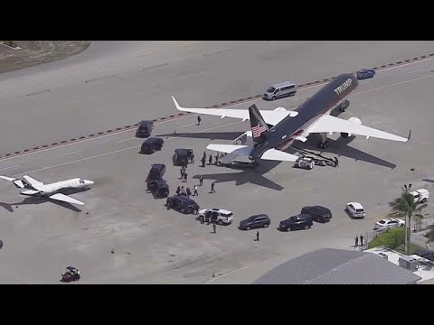 شاهد ترامب يستقل طائرته الخاصة ويتوجه إلى نيويورك لمحاكمة تاريخية الثلاثاء …