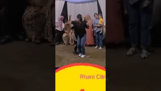 Download lagu Joget Viral Pasangan muda joget di kira cupu ternyata suhu,Subscribe ya mkasih #viralvideo #video mp3 Download lagu Joget Viral Pasangan muda joget di kira cupu ternyata suhu,Subscribe ya mkasih #viralvideo #video mp3