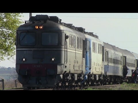 060 Da 1228 🚂cu tren to Oradea, 060 DA with train to Oradea at cadia on 18.4.2022