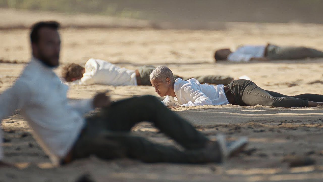 PESSOAS SEM MEMÓRIAS FICAM EM UMA ILHA DE REALIDADE AUMENTADA POR MAIS DE 25 ANOS!