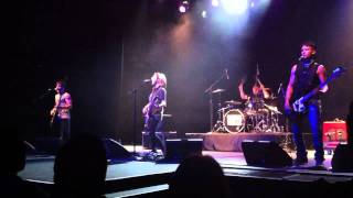 Frankie Whyte and the Dead Idols - live (fan shot) Keep Walking
