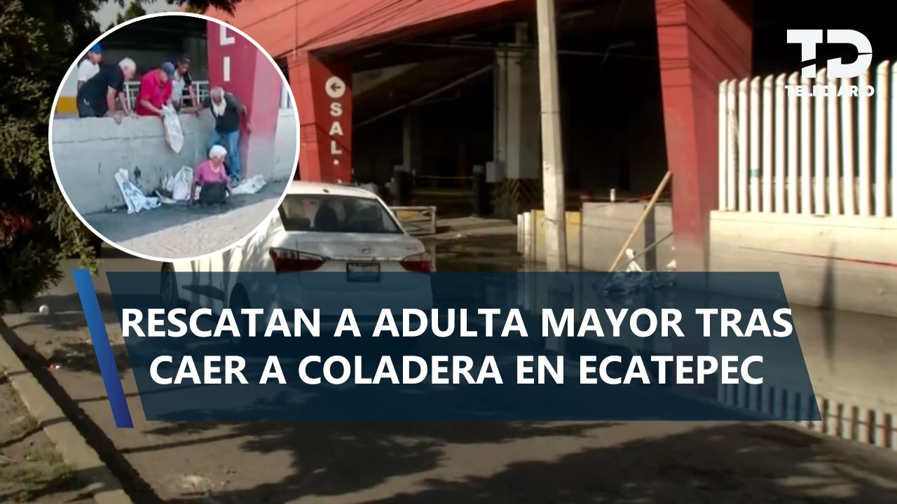 Adulta mayor cae en coladera en Plaza Aragón y queda atrapada hasta la cintura