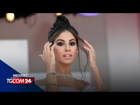 Giulia De Lellis sfila sul Red Carpet di Venezia