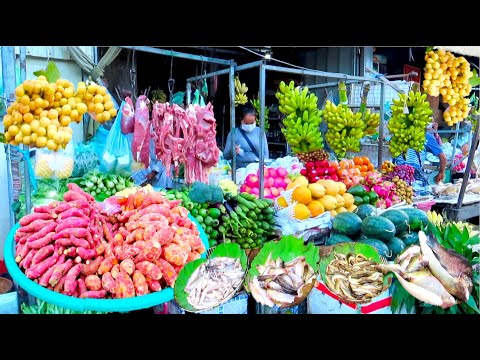 Phsar Kramoun Market at Phnom Penh Thmey in the morning