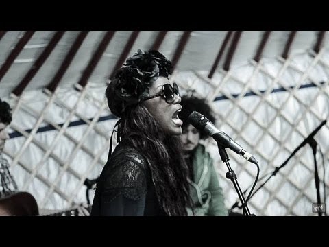 Lulu James - Seven Nation Army - Tenement TV