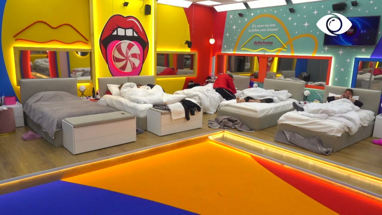 Fryma ime/ Luizi zgjon Kiarën me puthje