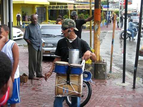 "Ella no se baña" El Azulito