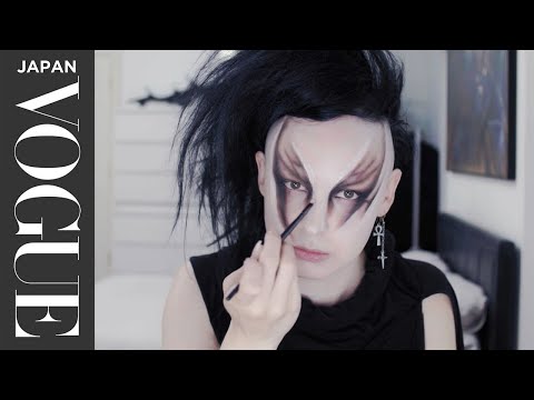 帕爾瑪-漢姆的髮型、妝容和哥特式美妝的魅力 - VOGUE JAPAN| 極致美麗｜VOGUE JAPAN (パルマ・ハムの重力に逆らったヘアメイクとゴス・ビューティーの世界。| Extreme Beauty | VOGUE JAPAN)