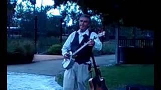 Man banjoing at the La Brea Tar Pits