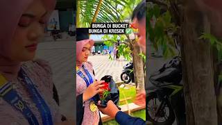 Download lagu This Woman Was Shocked to Have a Boyfriend Give Her Flowers in a Plastic Bag at Her Graduation #s... mp3 Download lagu This Woman Was Shocked to Have a Boyfriend Give Her Flowers in a Plastic Bag at Her Graduation #s... mp3
