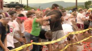 preview picture of video 'Pittston Tomato Festival Tomato Fight 2009 in Slow Motion'