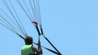 preview picture of video 'En el Parachute en Ixtapa Zihuatanejo México 2013 MVI4998'