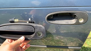 Arreglando la manija exterior Toyota Corolla 1994