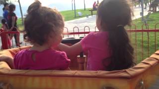 Sofía y Rebeca en Carrusel de la Bandera