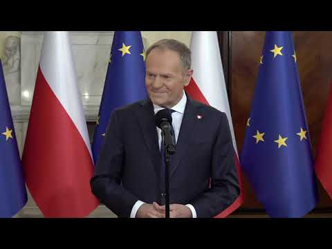 Konferencja prasowa premiera Donalda Tuska o cyberatakach na infrastrukturę energetyczną — kliknij, by obejrzeć na YouTube