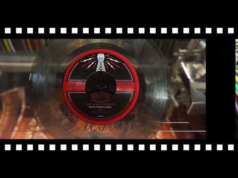 Jonnie's Jukebox Plays: Seven Nation Army - White Stripes 2003 Smokey Vinyl 45rpm Collection