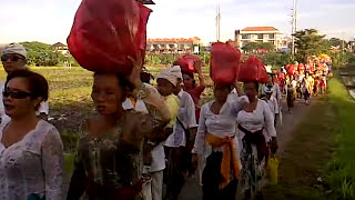 preview picture of video 'Upacara Melasti - Bali'