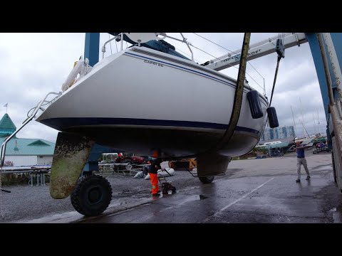 The Haul Out Day - Catalina Capri 26 Haul Out & Winterizing Series - Season 1 Ep. 28