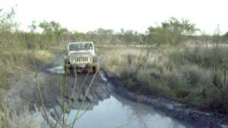 preview picture of video '07 Wrangler JK making a splash'