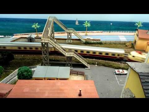 TRENI IN TRANSITO SUL PLASTICO DEL CUNIFER A BORGO S. DALMAZZO (CN) 6 - 3 - 2016.