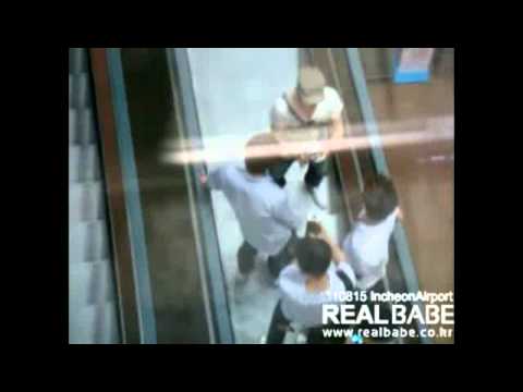 [Fancam] 110815 Happy Minho & his new phone + SHINee boys @ OTW to Thailand