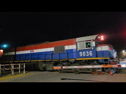 [4K] Tren cargado de NCA con la EMD GT-22CW 9036 pasando por Marcos Juárez antes del amanecer!!!!!!