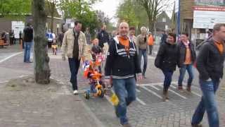 preview picture of video 'Kinderoptocht Koninginnedag Wagenberg 2013'