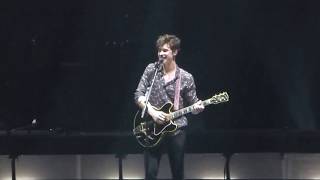 Shawn Mendes singing Don&#39;t be a fool