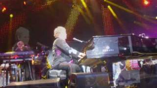 Elton John - Funeral for a Friend/Love Lies Bleeding (Live in Sweden 2009)