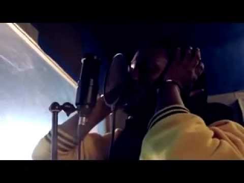 MILKA TAKKRIKIN en RECORDING SESSION ngaathie shit en studio