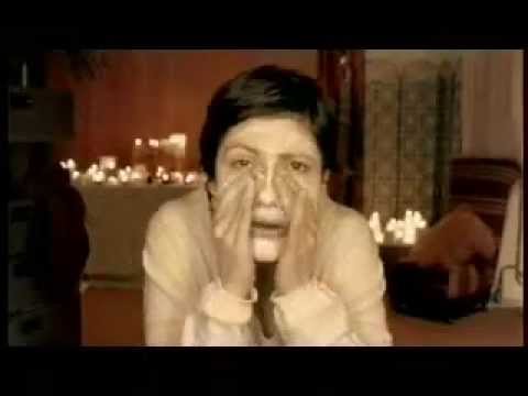 Pacco di faccia ridicolo le mani Olio di senape in cosmetology per risposte di faccia