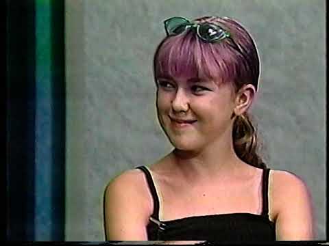 Wally and Holly George read email (2000)