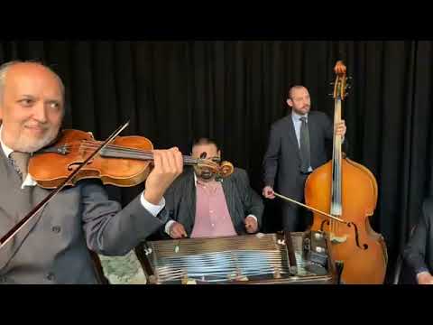 Horváth Gyuszi ( Nyuszifül) és zenekara...