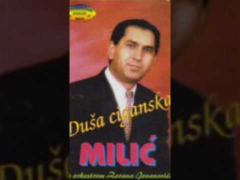 Milić Petrović pune bačve vina