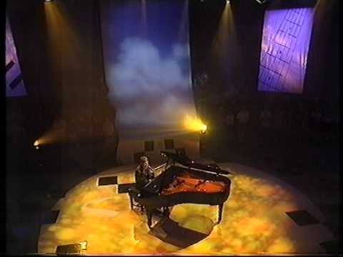 Neil Hannon, The Divine Comedy, Summerhouse on BBC Across The Line 1998.MPG