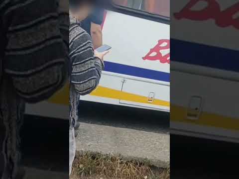 Conductores pelean por subir más pasajeros