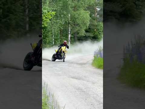 Suuuzey on dirt is wild!!!