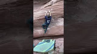 Video thumbnail of Monument, 6b+. Mont-roig del Camp