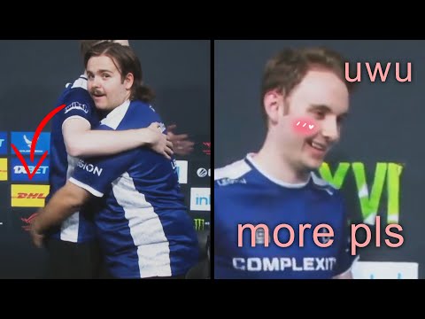 Bro caught grabbin 🍑 .... and likes it ???